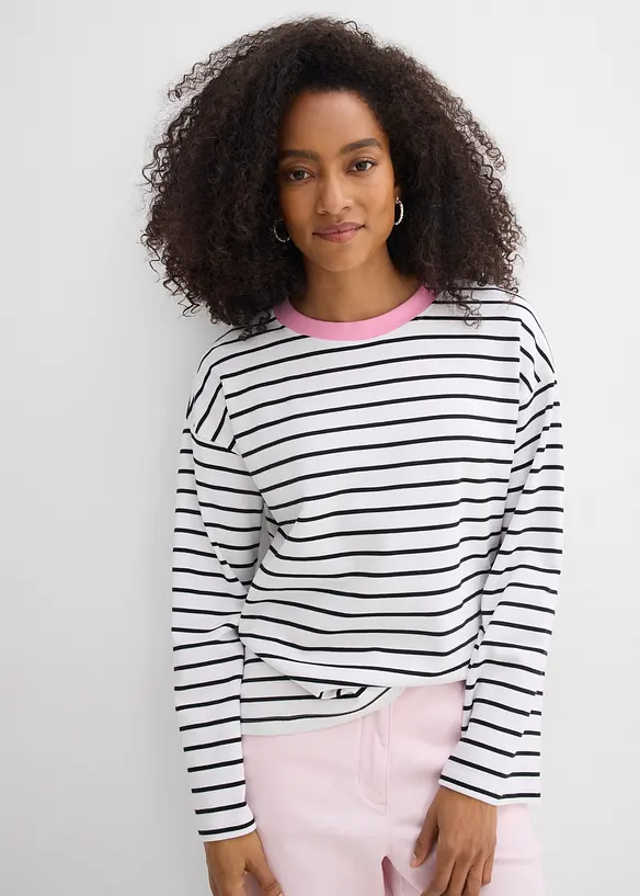 Oversize-Langarmshirt aus reiner Bio-Baumwolle in weiß von vorne (im Anschnitt) - bonprix