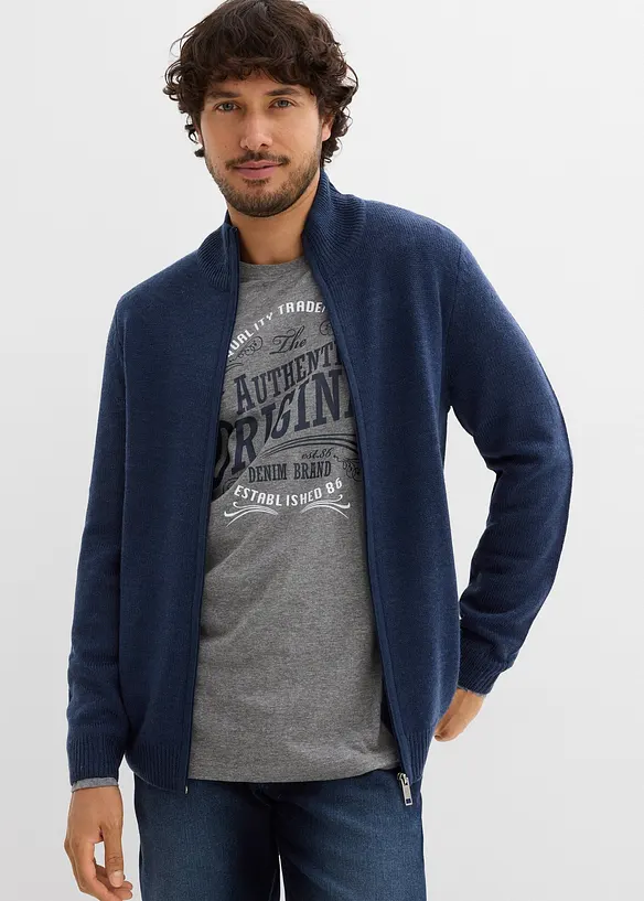 Feinstrickjacke in Regular Fit in blau von vorne (im Anschnitt) - bonprix