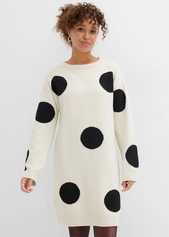 Oversize Strickkleid mit Punkten in beige von vorne (Totalaufnahme) - bonprix