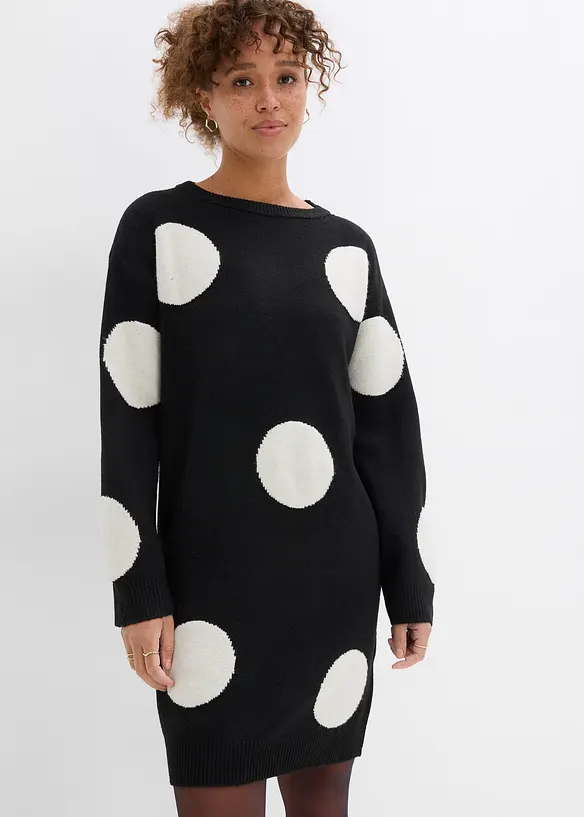 Oversize Strickkleid mit Punkten in schwarz von vorne (Totalaufnahme) - bonprix