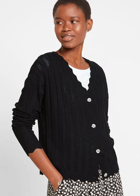 Kurze Ajour-Strickjacke in schwarz von vorne (im Anschnitt) - bonprix