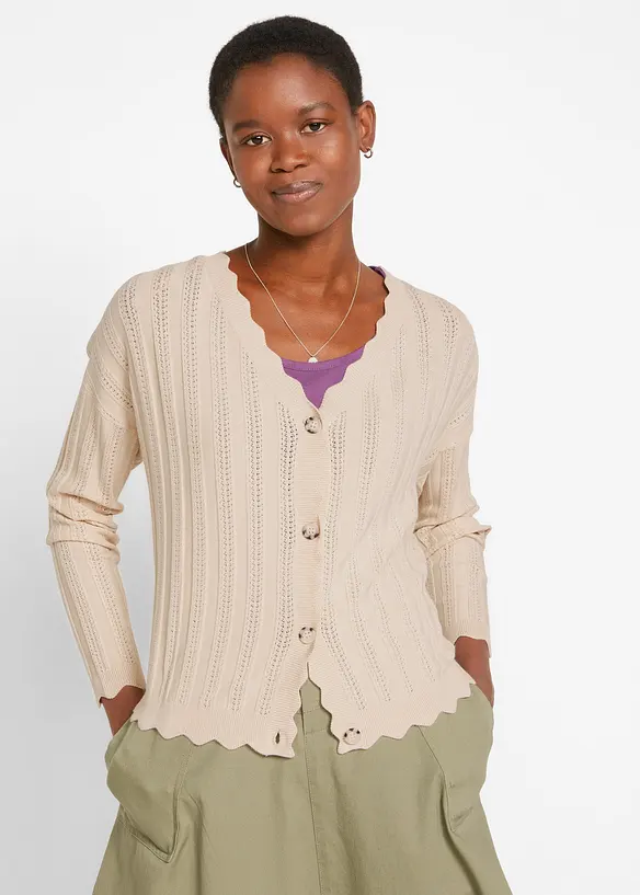Kurze Ajour-Strickjacke in beige von vorne (im Anschnitt) - bonprix
