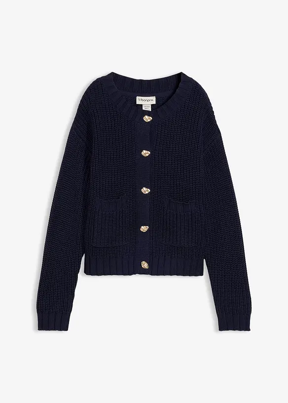 Grobstrickjacke mit gehämmerten Knöpfen in blau von vorne - bonprix