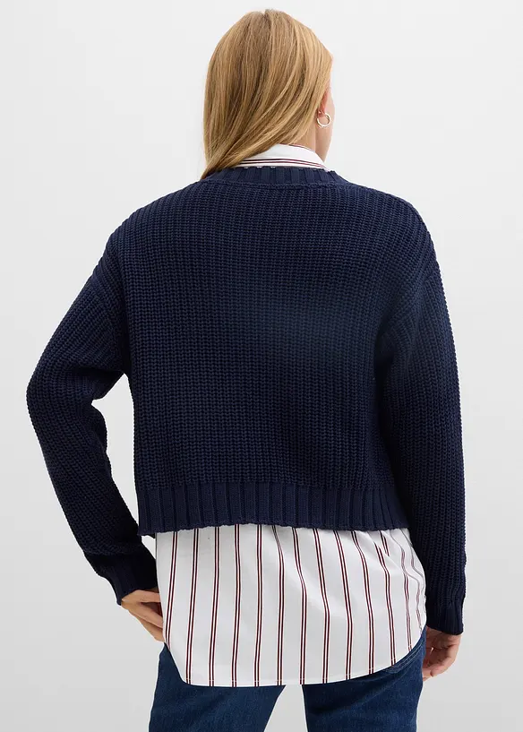 Grobstrickjacke mit gehämmerten Knöpfen in blau von hinten (im Anschnitt) - bonprix