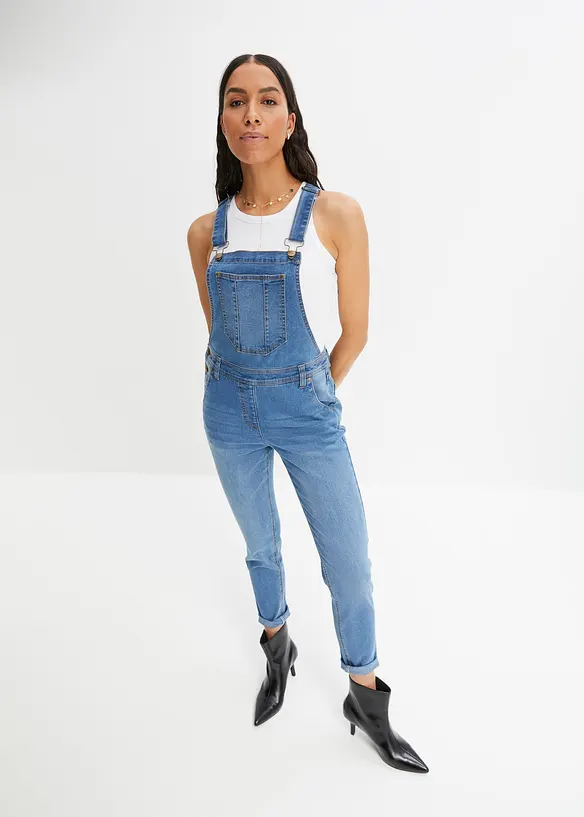Jeans-Latzhose im Boyfriend-Fit in blau von vorne - bonprix