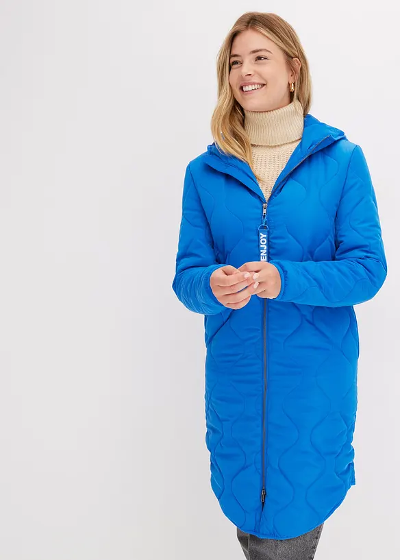 Steppmantel aus recyceltem Polyester in blau von vorne (Totalaufnahme) - bonprix