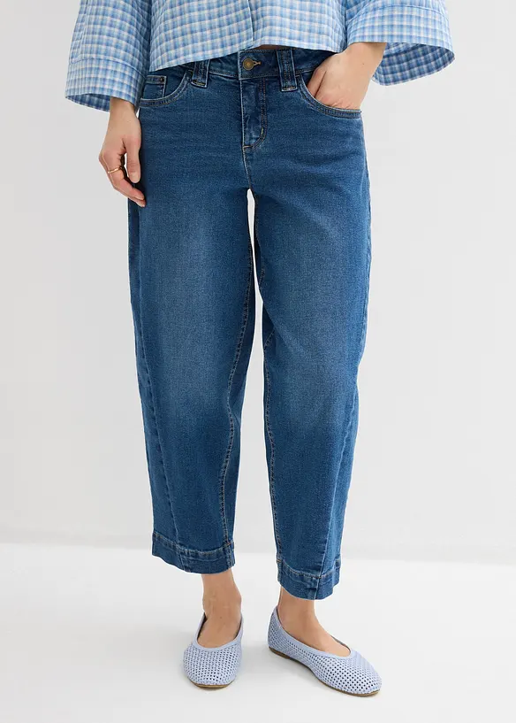 Barrel-Jeans, Mid Waist, cropped in blau von vorne - bonprix