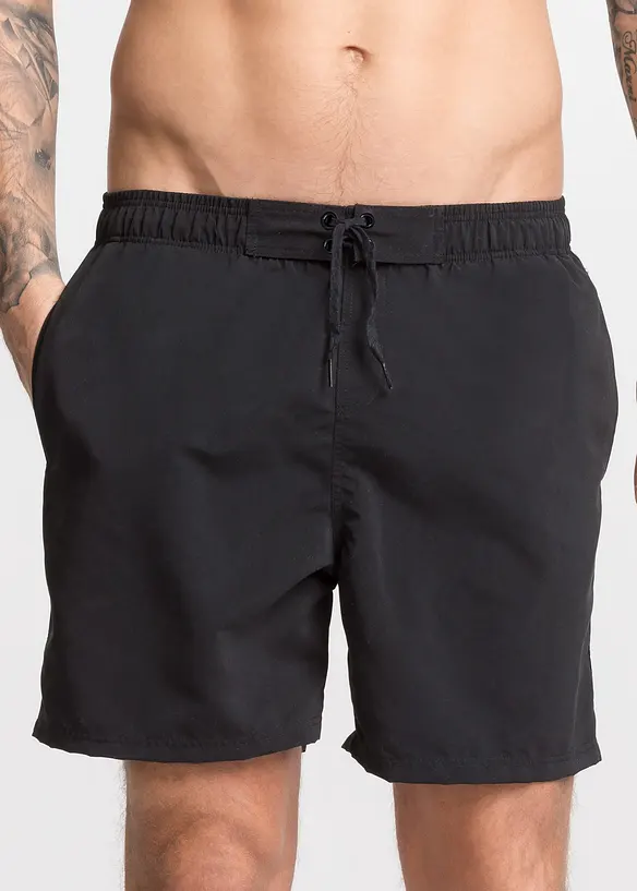 Badeshorts mit seitlichen Taschen in schwarz von vorne - bonprix