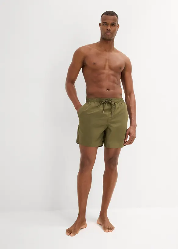 Badeshorts mit seitlichen Taschen in grün von vorne (Totalaufnahme) - bonprix