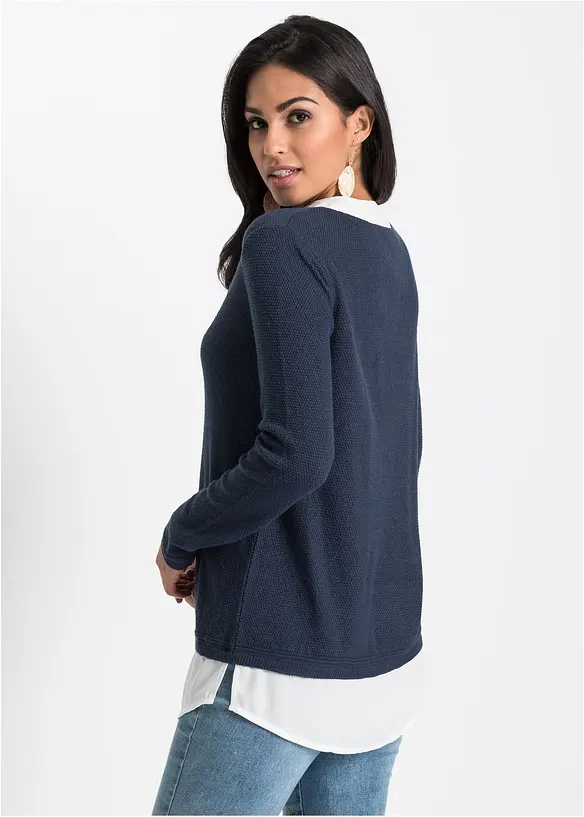 Feinstrickpullover mit Bluseneinsatz in blau von hinten (im Anschnitt) - bonprix Feinstrickpullover mit Bluseneinsatz in blau von hinten (im Anschnitt) - bonprix