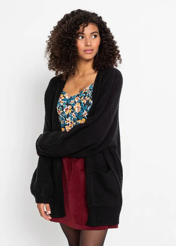 Oversize-Strickjacke in schwarz von vorne (im Anschnitt) - bonprix