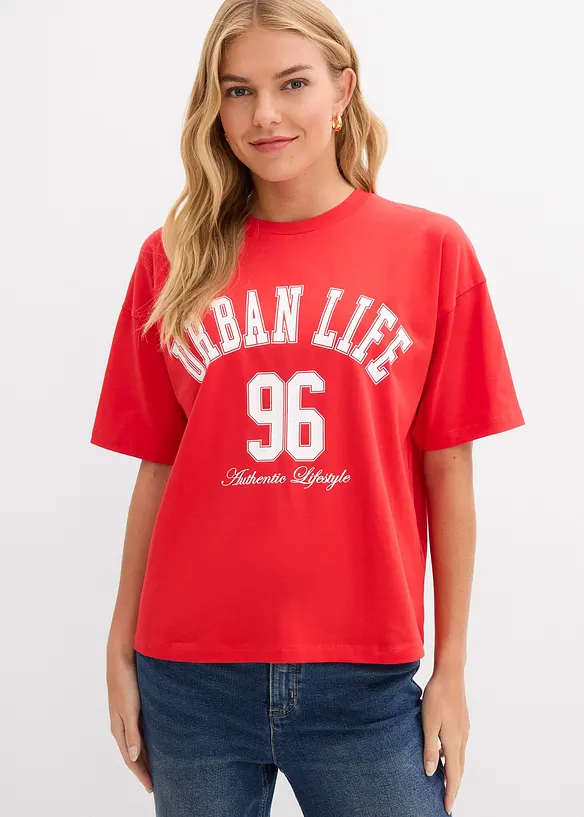 Oversize-Shirt in rot von vorne (im Anschnitt) - bonprix
