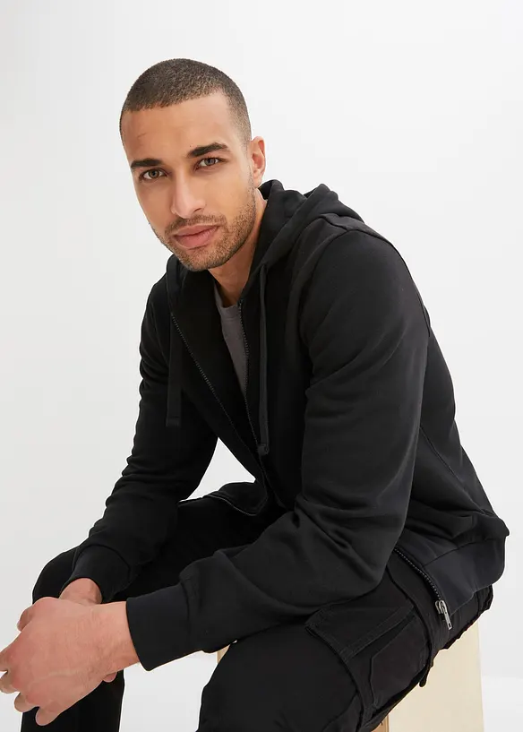 Kapuzen-Sweatjacke in Regular Fit in schwarz von vorne (im Anschnitt) - bonprix