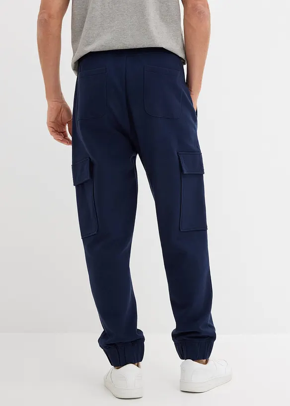 Jogginghose mit Cargotaschen, Loose Fit in blau von hinten - bonprix