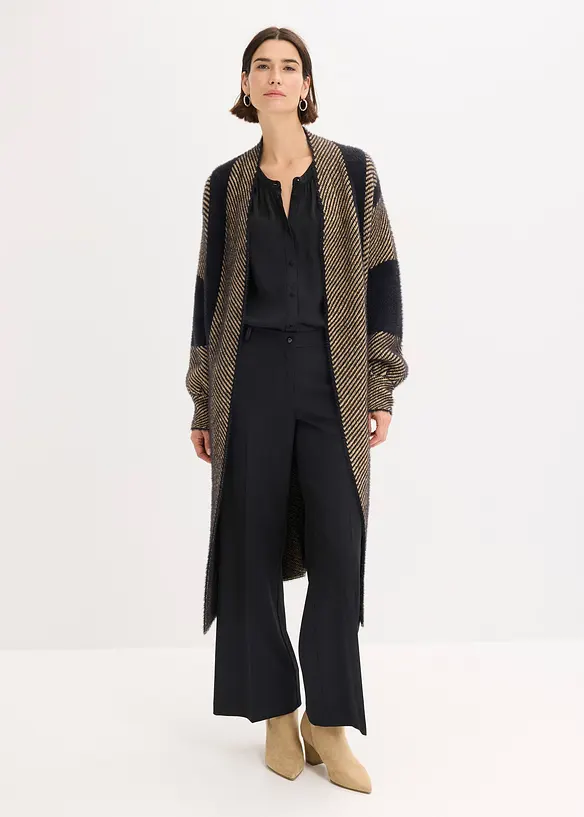 Strickmantel in schwarz von vorne (im Anschnitt) - bonprix