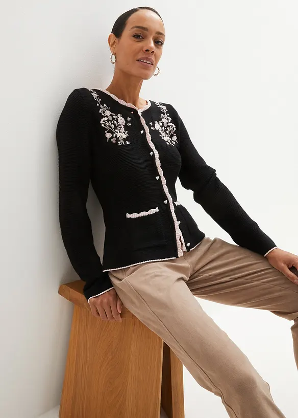 Hübsche Trachten-Strickjacke mit Stickerei in schwarz von vorne (im Anschnitt) - bonprix