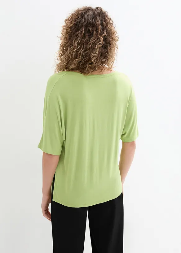 Long-Shirt aus Viskose-Mix in grün von hinten (im Anschnitt) - bonprix