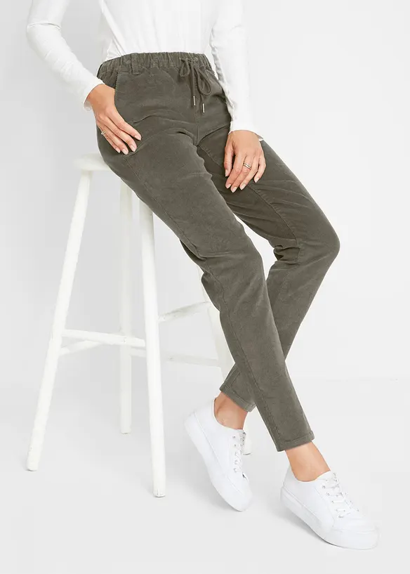 Cordhose mit Bequembund aus Baumwoll-Mix in grün von vorne - bonprix