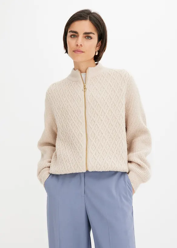 Strickjacke mit Zopfmuster in beige von vorne (im Anschnitt) - bonprix