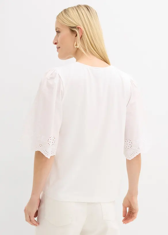 Shirt mit Lochstickerei in weiß von hinten (im Anschnitt) - bonprix