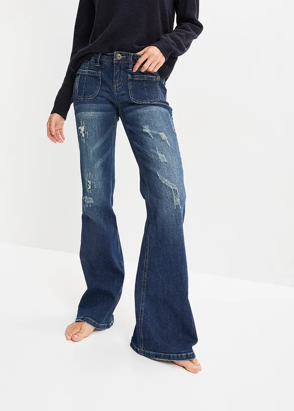 Flared Jeans Low Waist, Stretch in blau von vorne - bonprix
