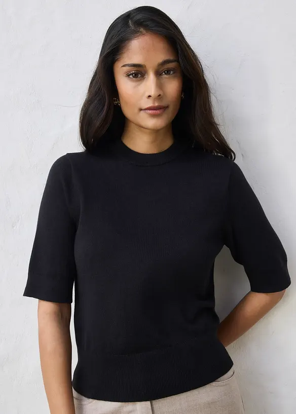 Pullover mit Seidenanteil in schwarz von vorne (im Anschnitt) - bonprix