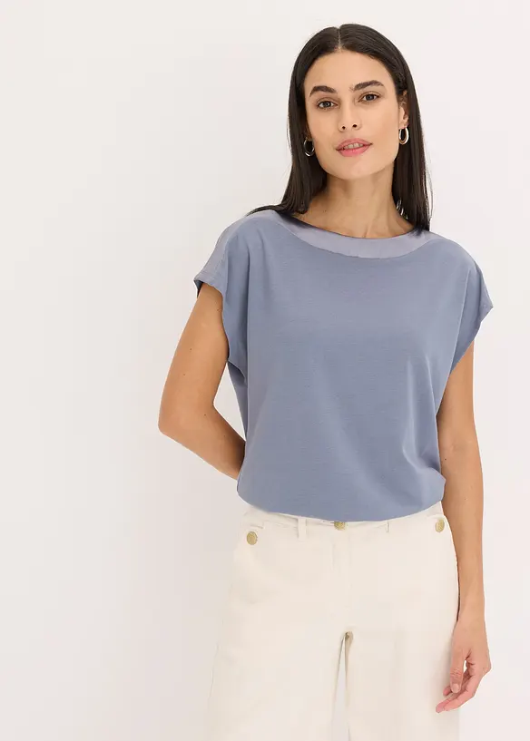 Shirt mit Satinpasse in blau von vorne (im Anschnitt) - bonprix