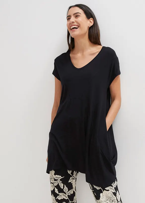 Longshirt in schwarz von vorne (im Anschnitt) - bonprix
