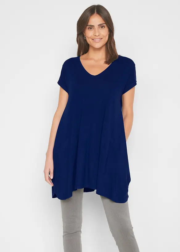 Longshirt in blau von vorne (im Anschnitt) - bonprix
