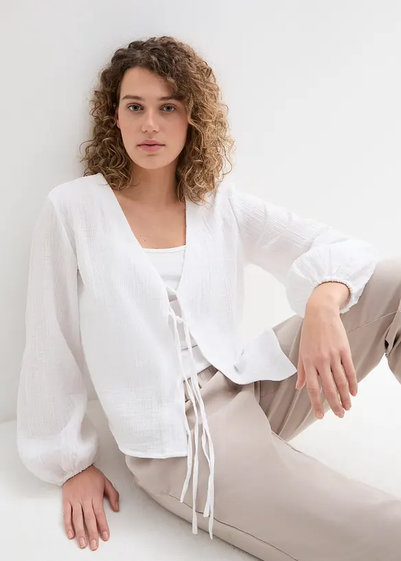 Musselin-Bolero aus reiner Baumwolle in weiß von vorne (im Anschnitt) - bonprix