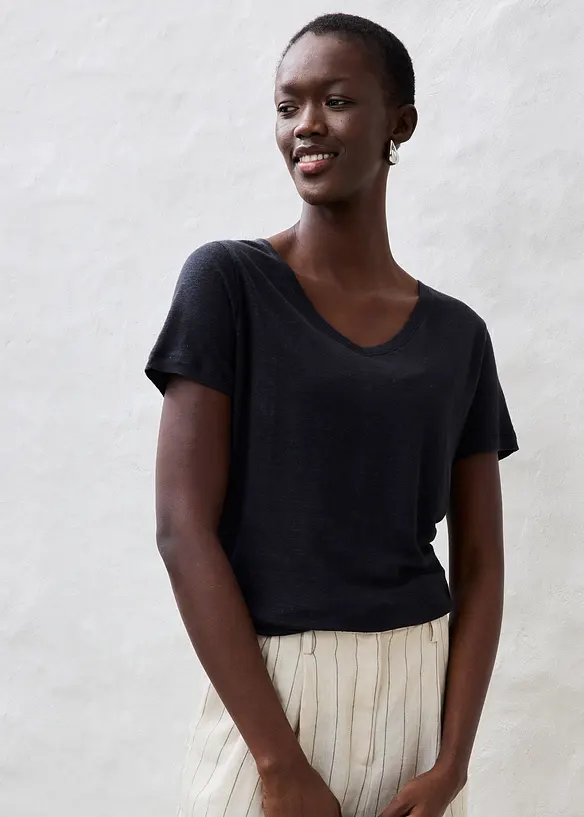 T-Shirt aus reinem Leinen in schwarz von vorne (im Anschnitt) - bonprix