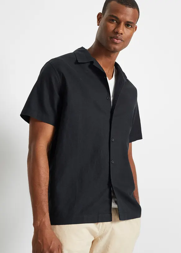 Kurzarmhemd aus Leinen-Mix in Loose Fit in schwarz von vorne (im Anschnitt) - bonprix