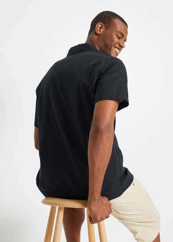 Kurzarmhemd aus Leinen-Mix in Loose Fit in schwarz von hinten (im Anschnitt) - bonprix