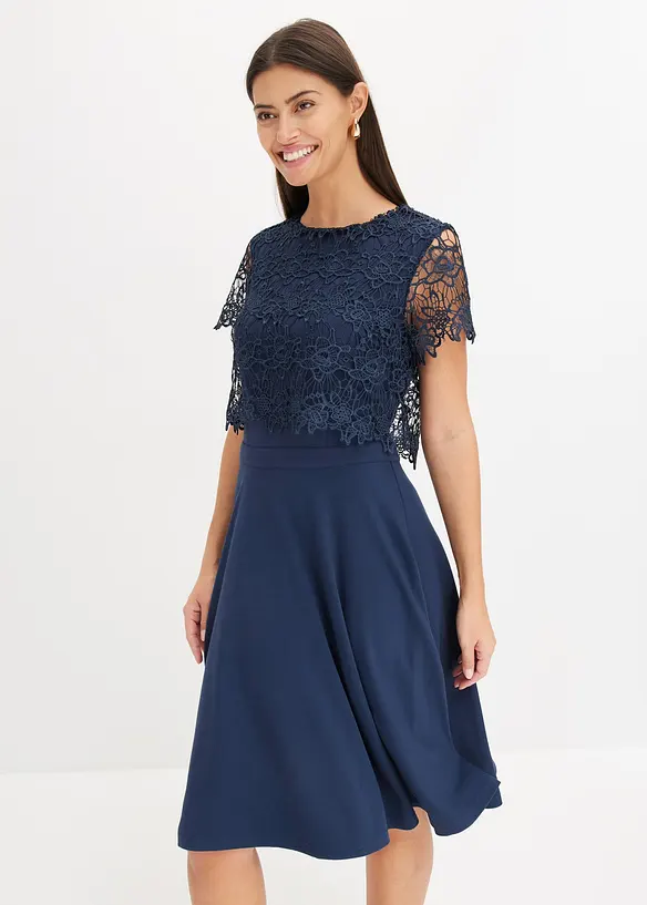 Midikleid mit Spitze in blau von vorne (Totalaufnahme) - bonprix