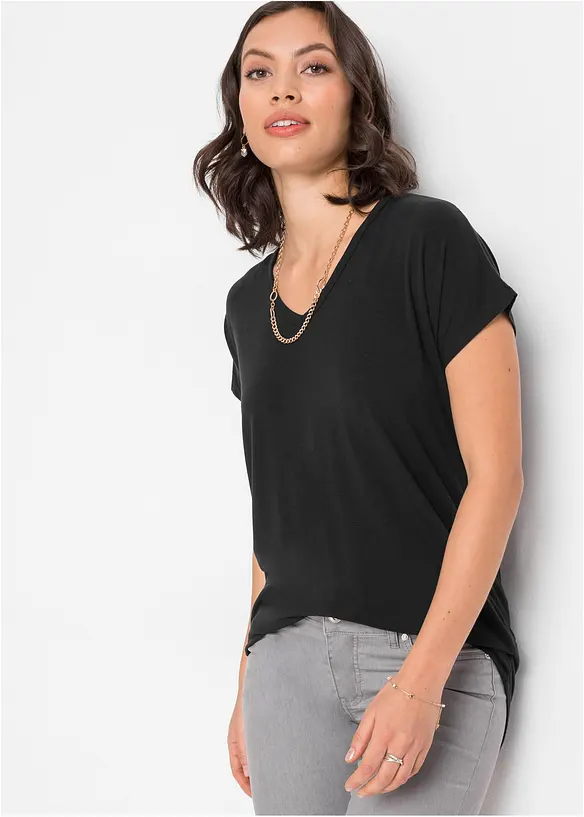 Shirt aus softer Visksose in schwarz von vorne (im Anschnitt) - bonprix