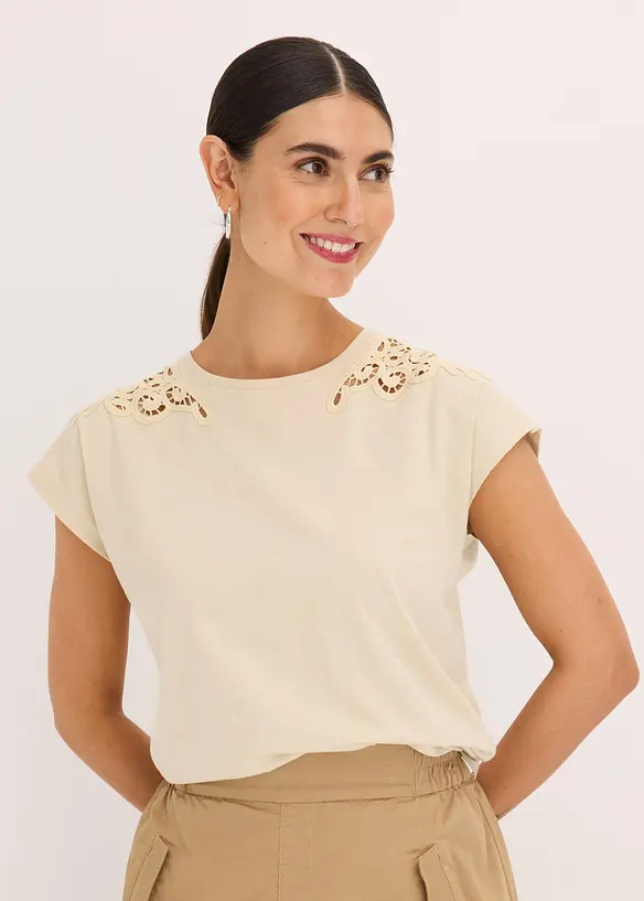 Shirt mit Crochet Detail in beige von vorne (im Anschnitt) - bonprix