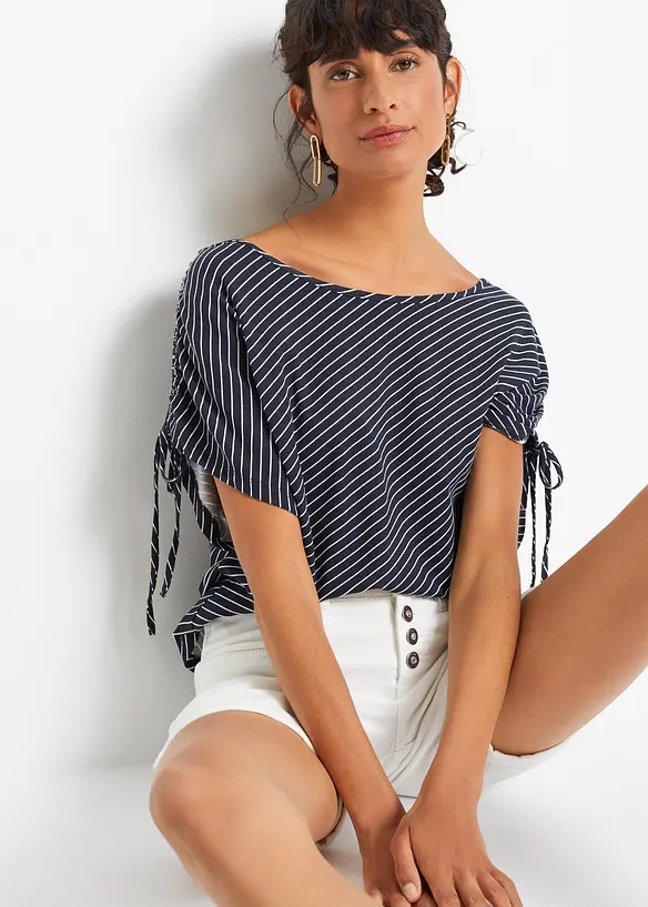 Shirt aus softer Viskose in blau von vorne (im Anschnitt) - bonprix