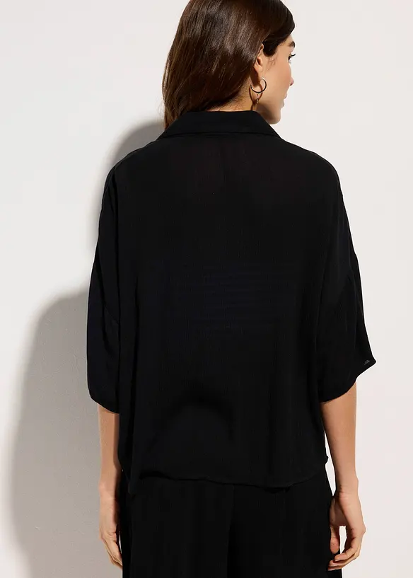 Kurze Strandbluse aus fließender Viskose in schwarz von hinten (im Anschnitt) - bonprix