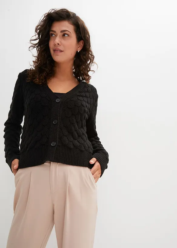Ajour-Strickjacke in schwarz von vorne (im Anschnitt) - bonprix