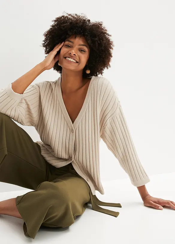 Strickjacke aus Viskose-Mix in grau von vorne (im Anschnitt) - bonprix