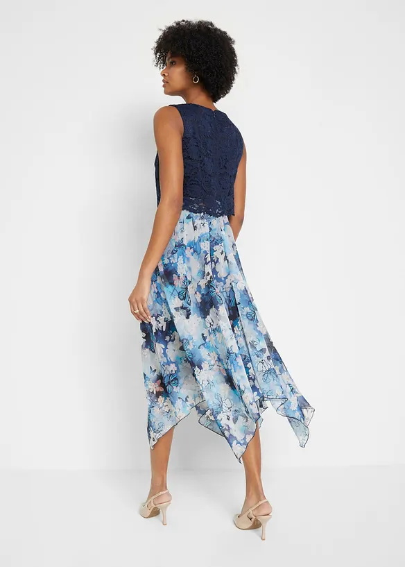 Chiffonkleid mit feiner Spitze in blau von hinten (Totalaufnahme) - bonprix