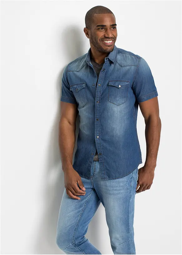 Jeanshemd, Kurzarm aus reiner Bio-Baumwolle, Slim Fit in blau von vorne (im Anschnitt) - bonprix