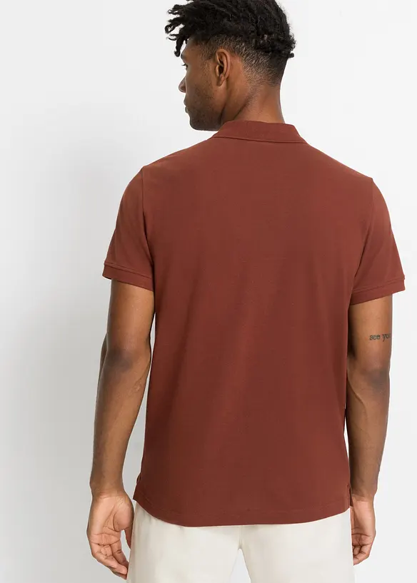 Piqué-Poloshirt aus reiner Bio-Baumwolle in braun von hinten (im Anschnitt) - bonprix