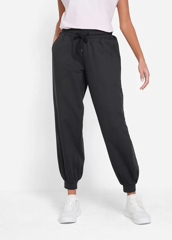 Jogginghose mit elastischem Bund in schwarz von vorne - bonprix