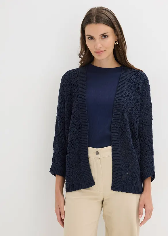 Ajour-Strickjacke in blau von vorne (im Anschnitt) - bonprix
