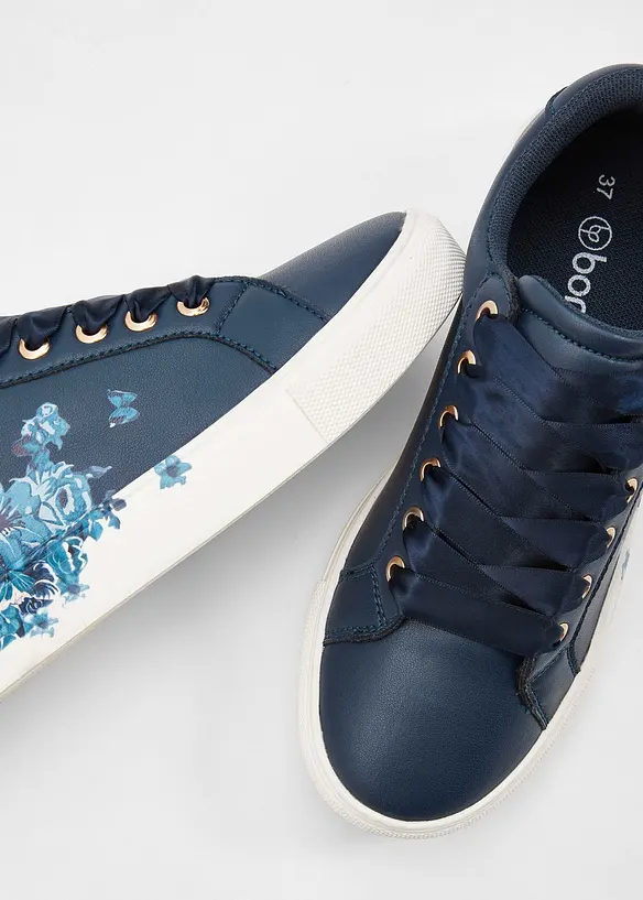 Sneaker mit floralem Druck in blau - bonprix
