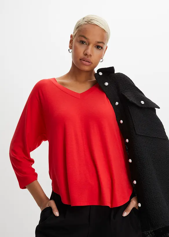 Shirt aus fließendem Viskose-Mix in rot von vorne (im Anschnitt) - bonprix