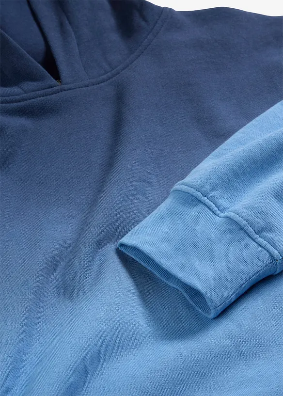 Hoodie mit Farbverlauf in blau - bonprix
