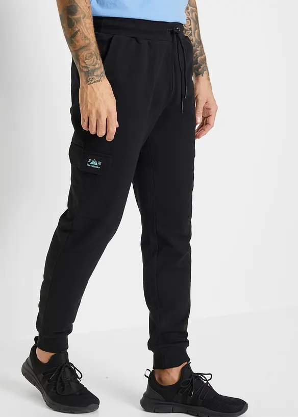 Cargo-Jogginghose in Regular Fit in schwarz von vorne - bonprix