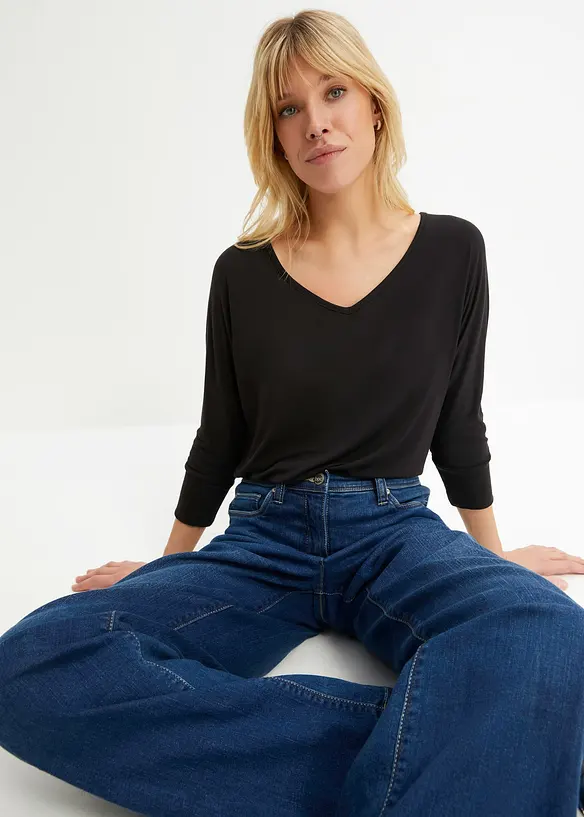 Oversized-Shirt aus fließender Viskose in schwarz von vorne (im Anschnitt) - bonprix